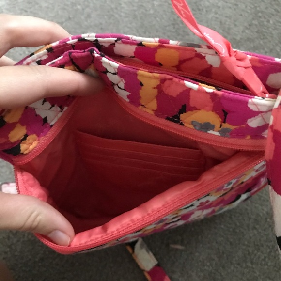 Cross Body Vera Bradly Bag - Picture 4 of 5